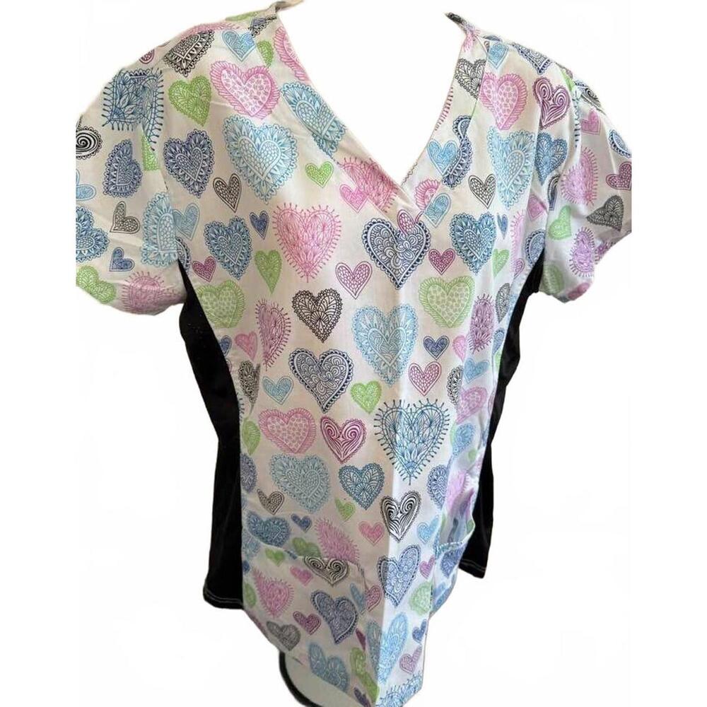 GREEN TOWN WOMENS SCRUB TOP‎ MEDIUM HEARTS